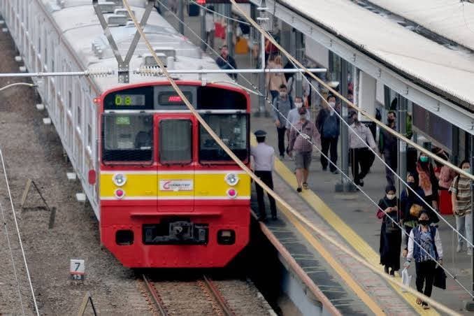 Viral Video Pasangan Mesum di KRL, Ternyata Pasutri