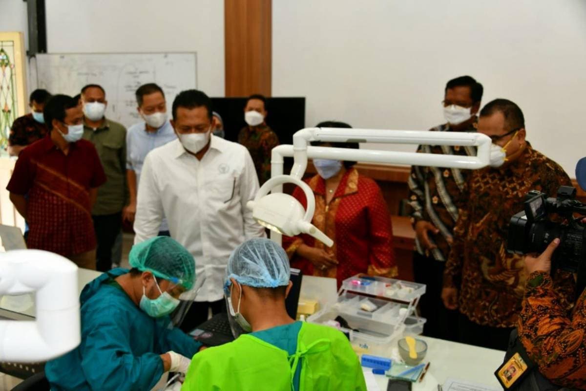 Ketua MPR Resmikan Student Care Fakultas Kedokteran Gigi Unair