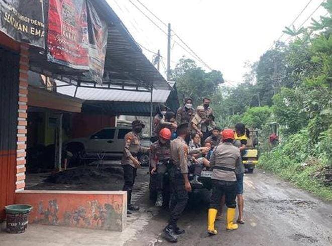 Polri Kerahkan 945 Personel Gabungan Bantu Penanganan Erupsi Gunung Semeru