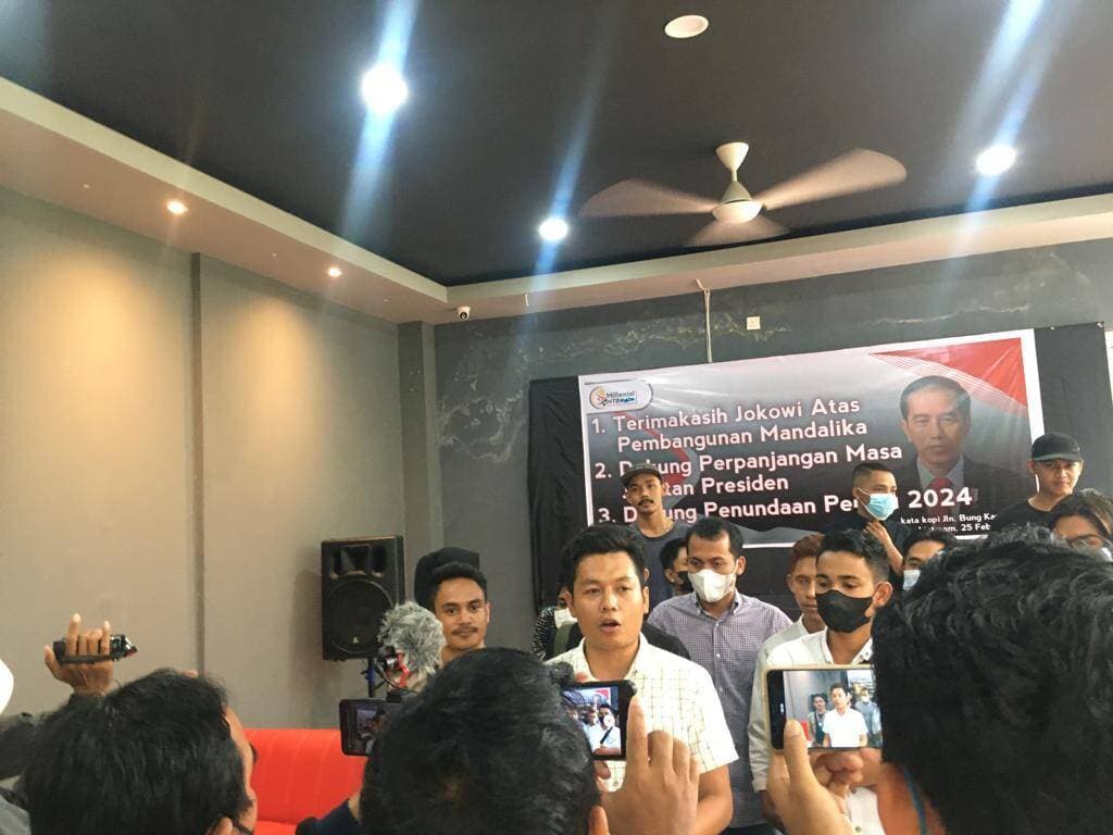 Gelaran Pemilu 2024 Minta Ditunda, Puluhan Milenial NTB Suarakan Jokowi Lanjutkan