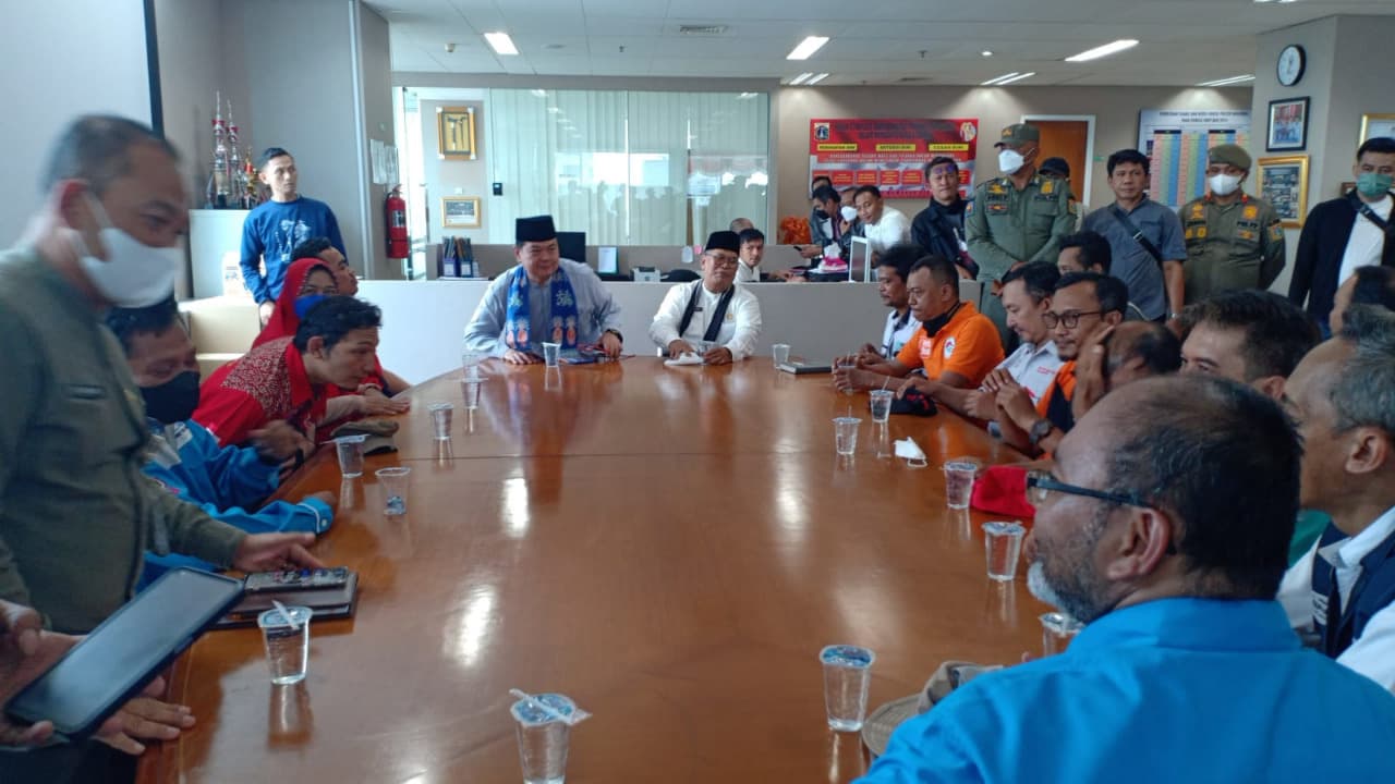 Gerakan Buruh Jakarta Menuntut Pemprov Menaikan UMP 2023 Sebesar 13 Persen