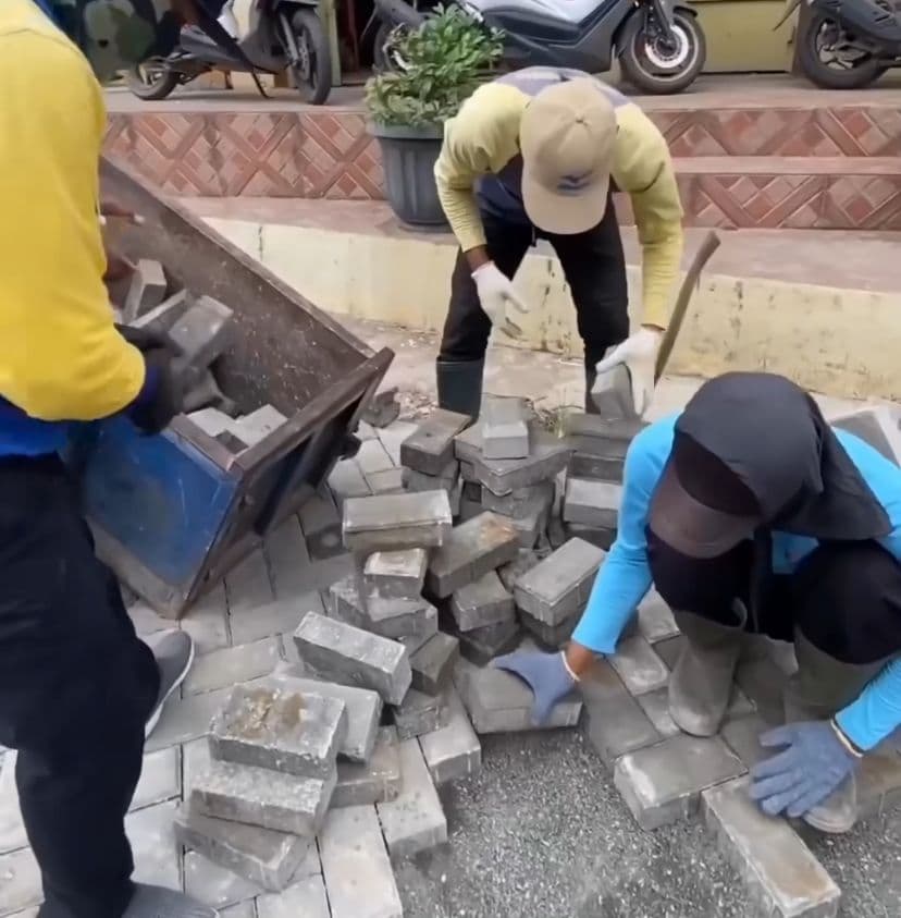 Pastikan Warga Dapat Layanan Infrastruktur Jalan Aman dan Nyaman, DPUPR Kota Tangerang Pasang Paving Blok di Kelurahan Neglasari 