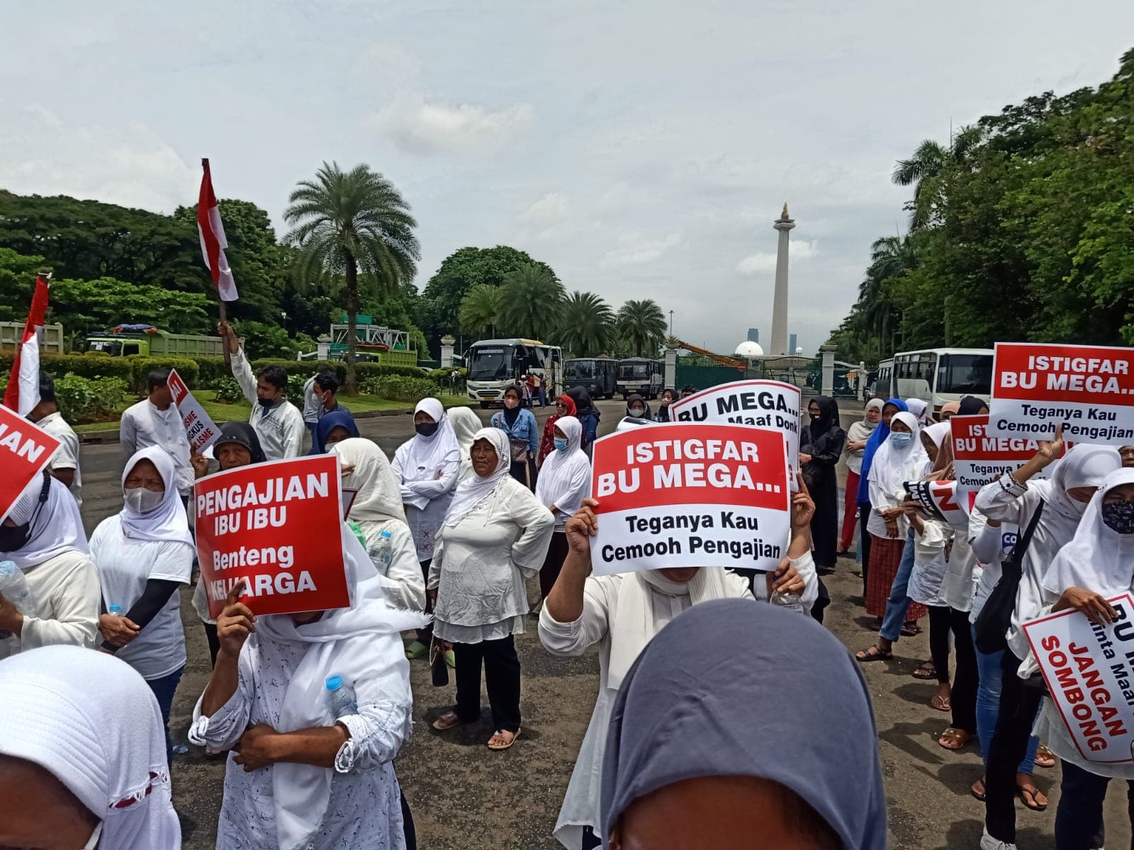 APPI Demo Megawati Soekarnoputri Supaya Ngaji Bareng Ibu-Ibu