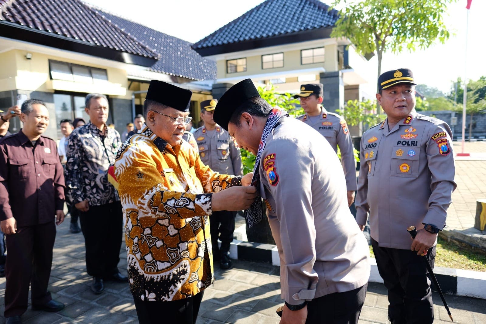 Kunker Kapolda Jatim ke Polres Blitar Kota, Resmikan Masjid Sinergitas Al Ikhsan dan Terima Hibah Aset Tanah dari Pemkot Blitar