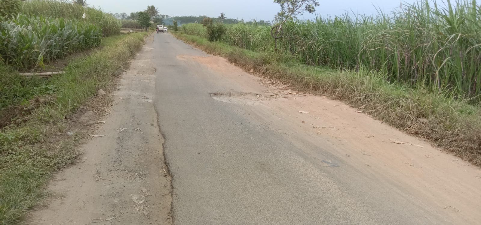 DPUBM Kabupaten Malang Diminta Perbaiki Jalan Rusak Desa Jeru 
