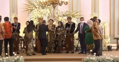 Anies Baswedan Dicuekin Saat Ingin Berfoto Pernikahan Kaesang Pangarep-Erina Gudono