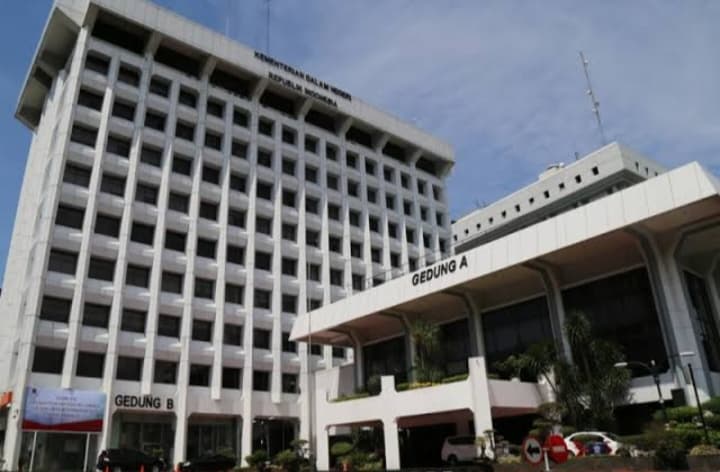 Bupati Meranti Penuhi Panggilan Kemendagri 