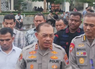 Penjelasan Kapolda Sumbar Soal Video Viral Anggota Pijak Tempat Ibadah 