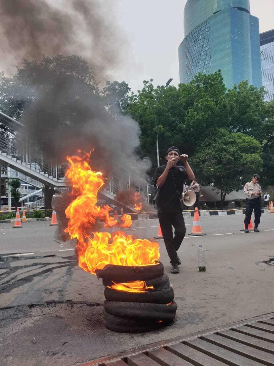 Janji Seret Bupati Muna dan Kontraktor yang Terseret Kasus Suap Dana PEN, KEPMMI: Bakar Ban di KPK Sampai Mereka Dipenjara!