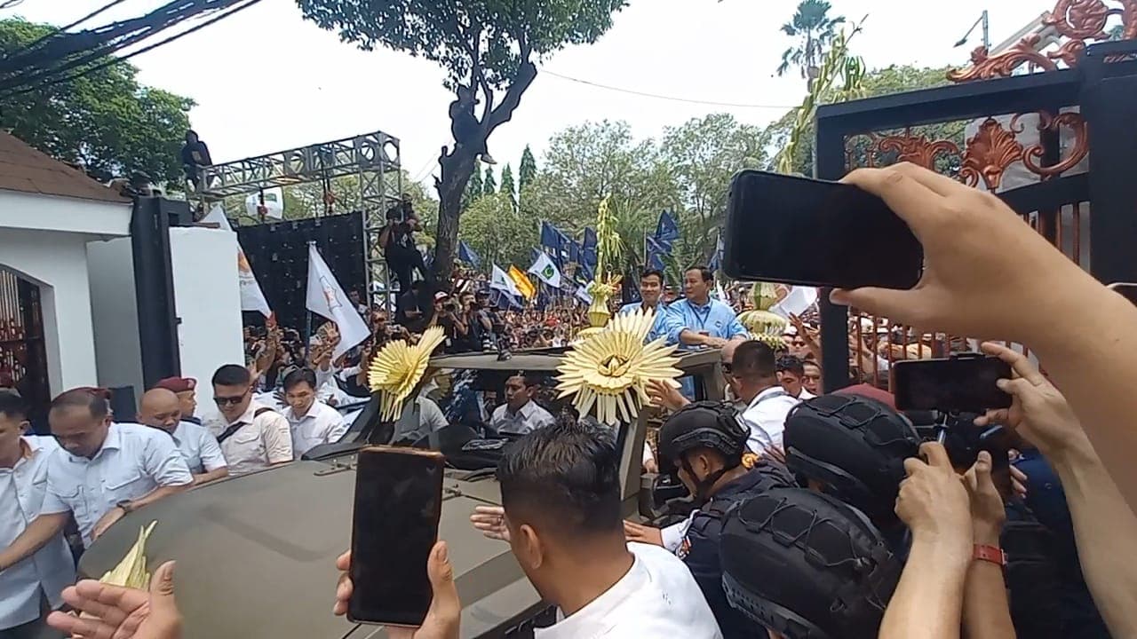 Mobil Pertama Indonesia Jadi Saksi Antar Prabowo-Gibran ke KPU