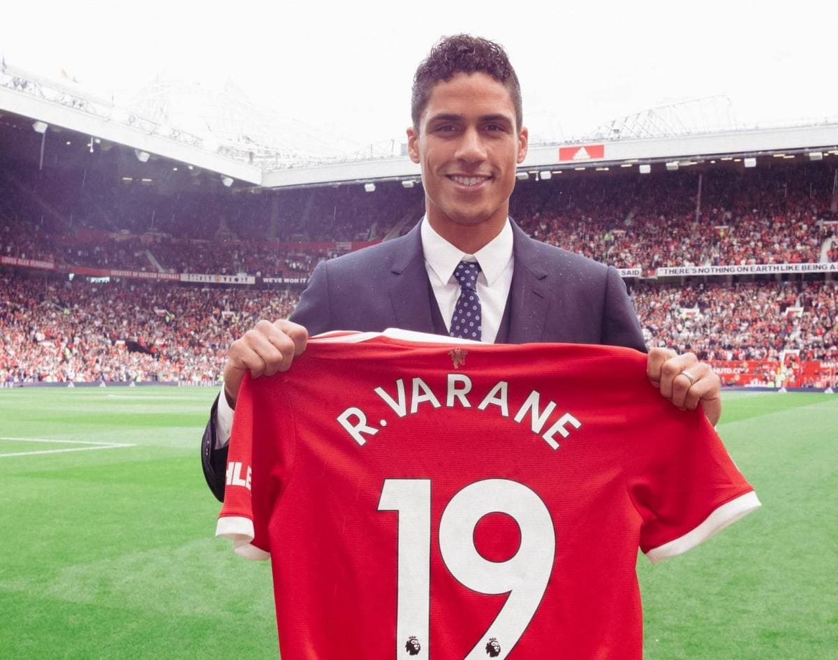 Manchester United Perkenalkan Raphael Varane