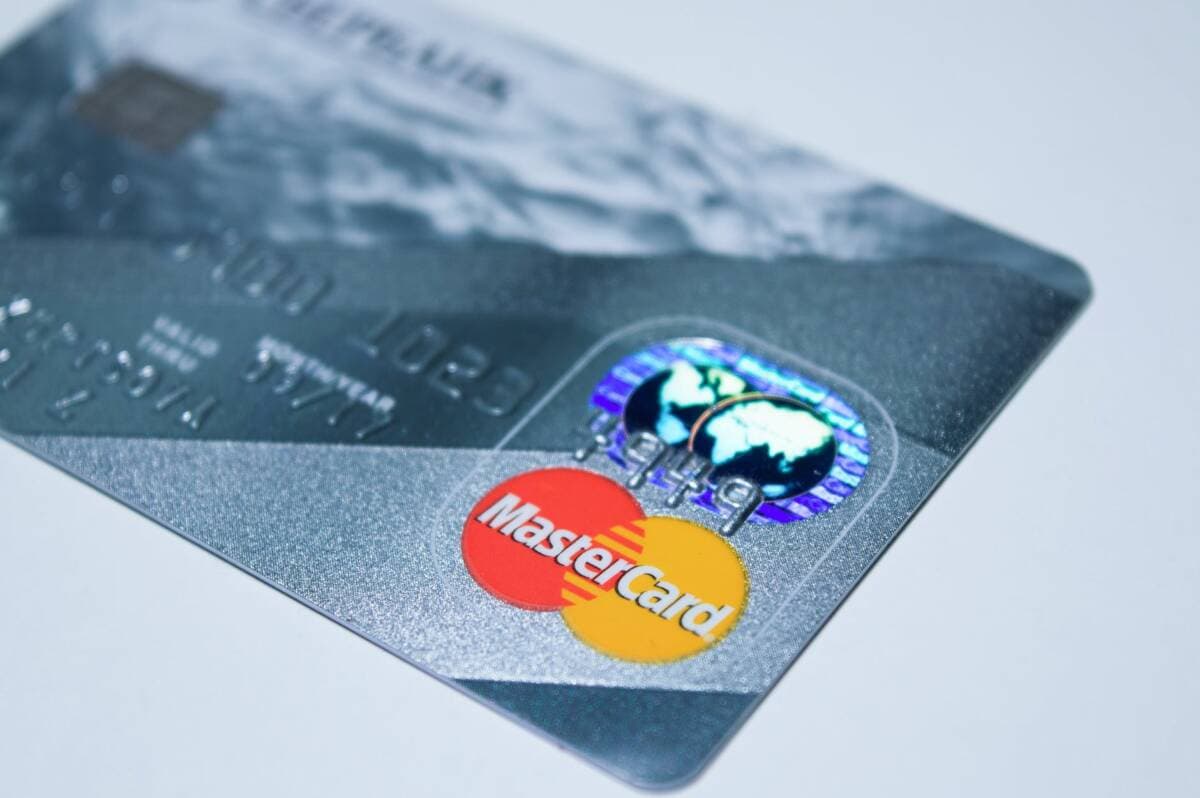 Visa dan Mastercard Tangguhkan Operasi di Rusia
