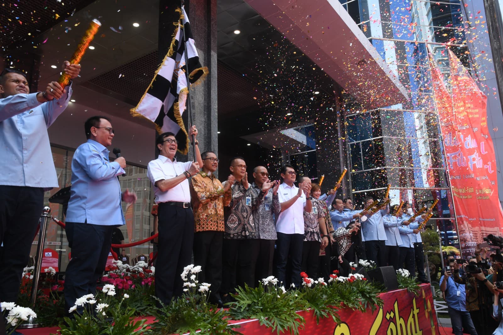 Yasonna Laoly Lepas Keberangkatan 31 Bus Mudik Bareng Pegawai Kemenkumham