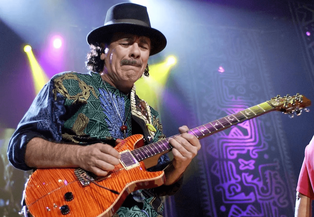 Carlos Santana Pingsan di Atas Panggung Saat Konser di Michigan