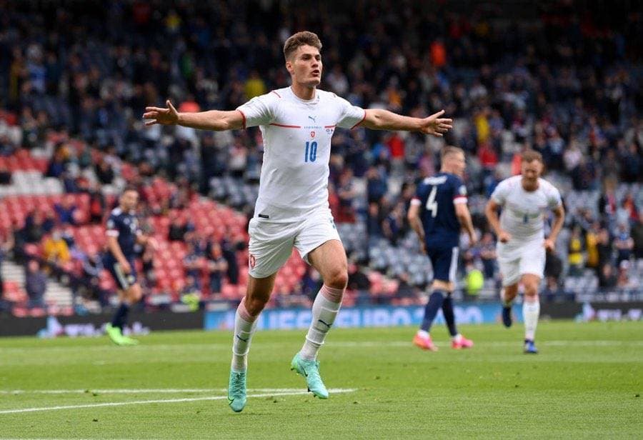 Patrik Schick Menangkan EURO 2020 Goal of the Tournament