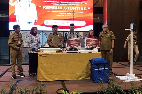 Tekan Angka Stunting, Pemkab Malang Berikan 1.862 Set Alat Antropometri Kit