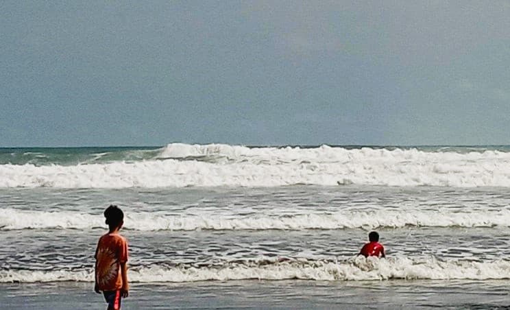 BMKG: Seluruh Pengguna Jasa Kelautan Waspadai Potensi Gelombang Tinggi di Laut Selatan Jabar-DIY