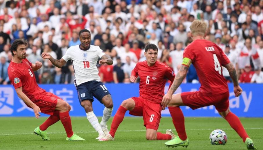 Arsenal Coba Datangkan Raheem Sterling dari Manchester City