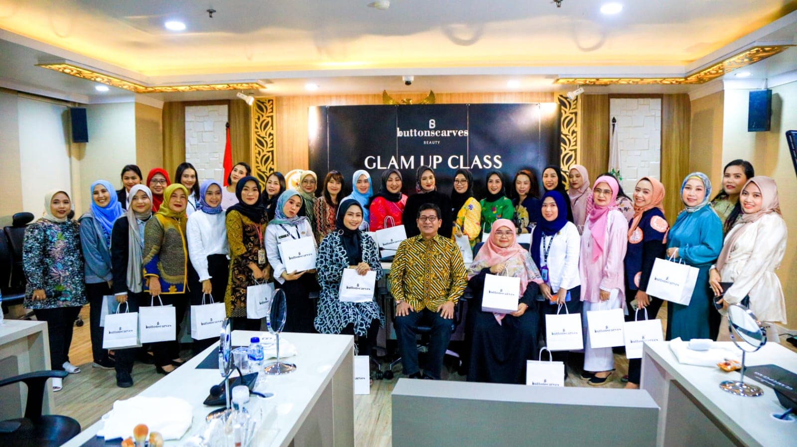 Tingkatkan Penampilan Pegawai Perempuan, Setjen DPD RI Gelar Beauty Class