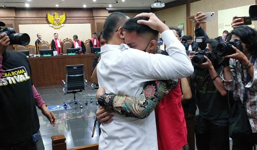 Mario Dandy dan Rafel Alun Berpelukan di Ruang Sidang