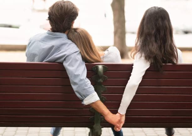 4 Zodiak yang Diam-diam Suka Menggoda Pacar Temannya