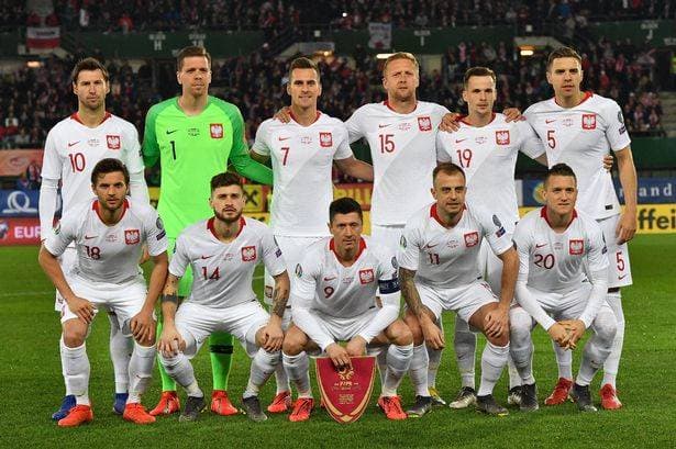 Polandia vs Slovakia, Laga Pembuka Grup E