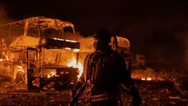Ukraina Tembak Jatuh 6 Rudal Hipersonik Rusia dalam Semalam