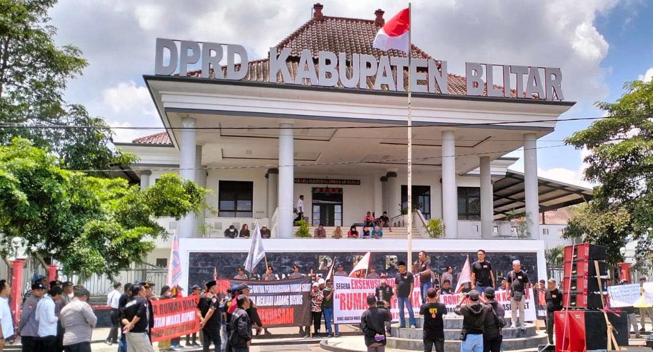 Ratusan Masyarakat Unras: Tuntut Usut Tuntas Dugaan KKN di Kabupaten Blitar
