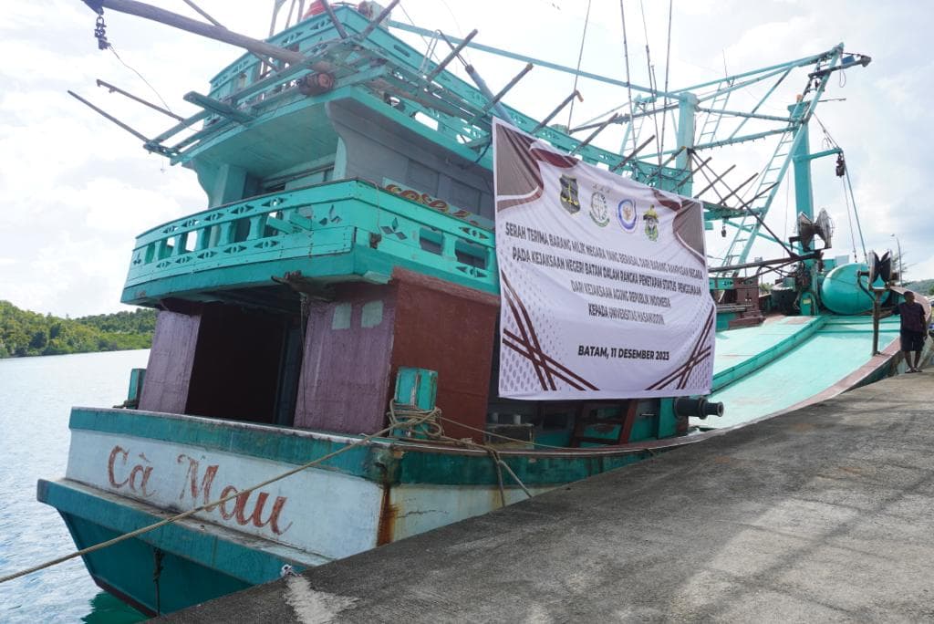 Hibahkan Barang Rampasan Kejari Batam 1 Unit Kapal kepada Unhas, Ini Harapan Kapus PPA Kejagung