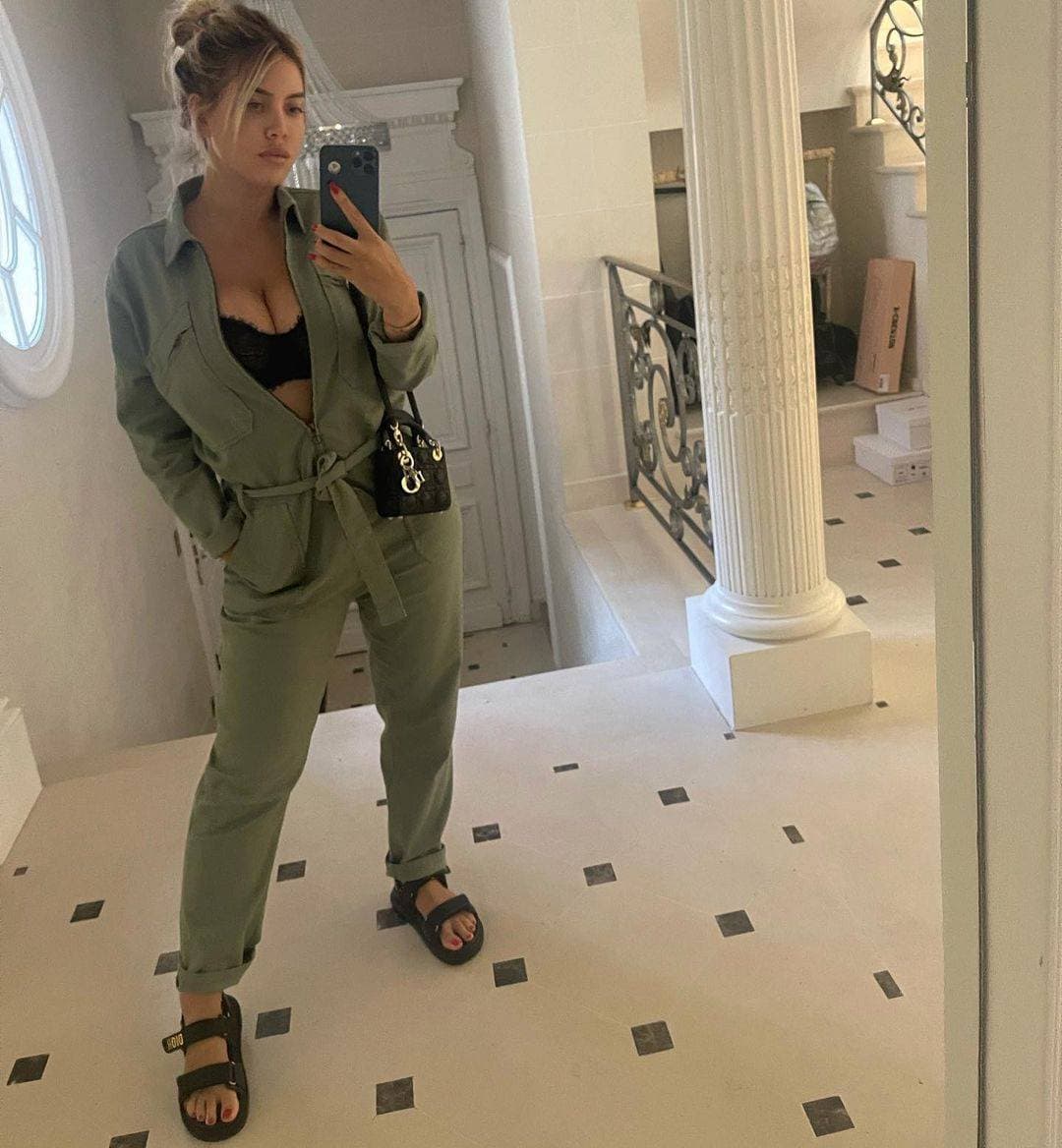 Wanda Nara Manjakan Para Penggemarnya Dengan Foto Seksi