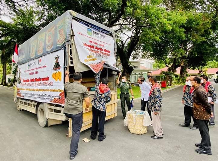 Presiden Jokowi Terima 3 Ton Jeruk dari Warga Karo
