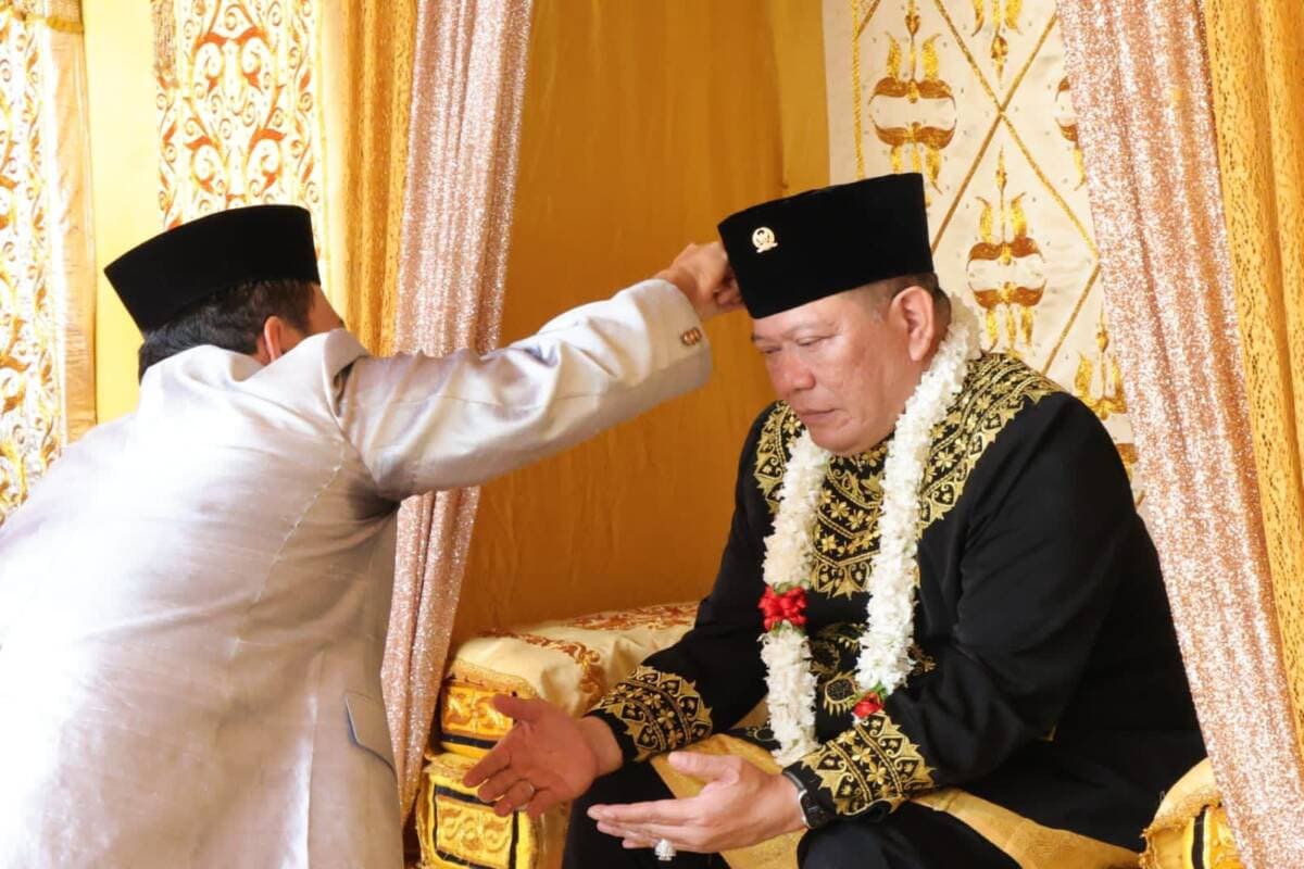 Ketua DPD RI Sandang Gelar Ampon Chiek dari Kerajaan Beutong, Aceh