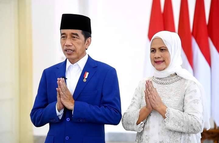 Ibu Negara Iriana Terpeleset di Tangga Pesawat di Bali
