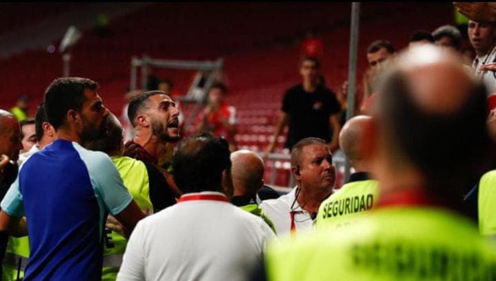 Nyaris Baku Hantam Bek Atletico dengan Suporter Sendiri