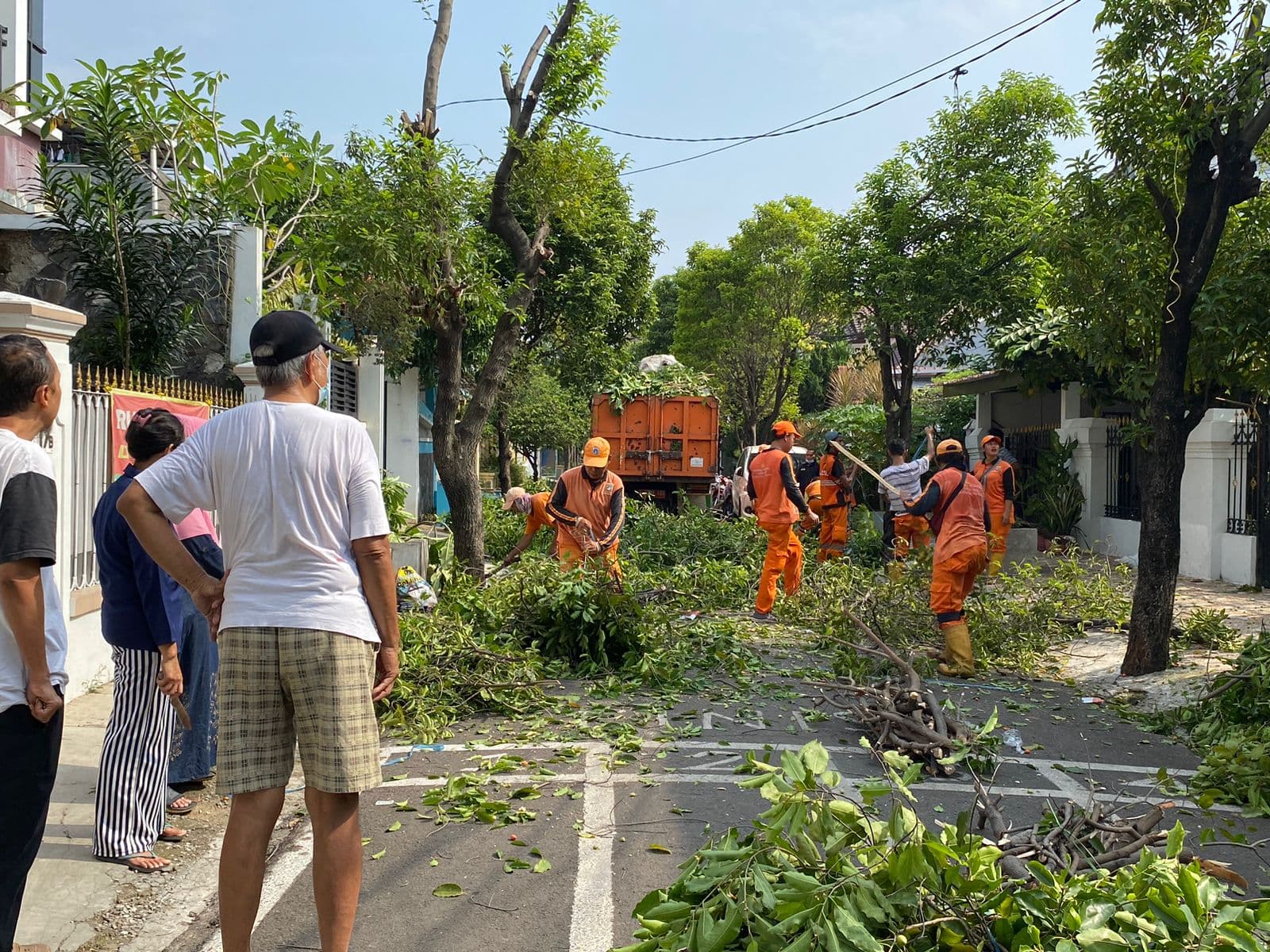 Warga Galur Sari Gotong Royong Peduli Lingkungan