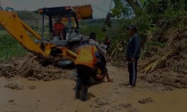 Akibat Tanah Gerak, Jalur Penghubung Bululawang- Pasur Putus dan Sulit Dilewati