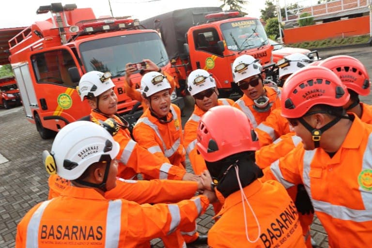 15 Personel Basarnas Cilacap Berangkat ke Cianjur, Bantu Evakuasi Korban Gempa
