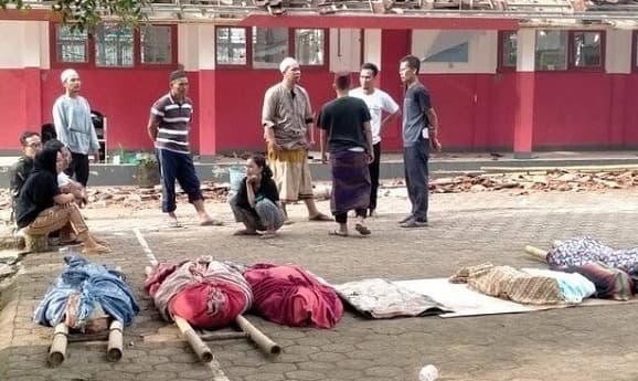 Tak Ada Kain Kafan, Sejumlah Jasad Korban Gempa Cianjur Didiamkan di Halaman Posko