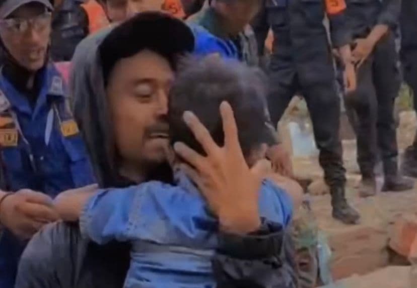 Tim SAR Berhasil Evakuasi Bocah Terjebak Reruntuhan 3 Hari di Cianjur