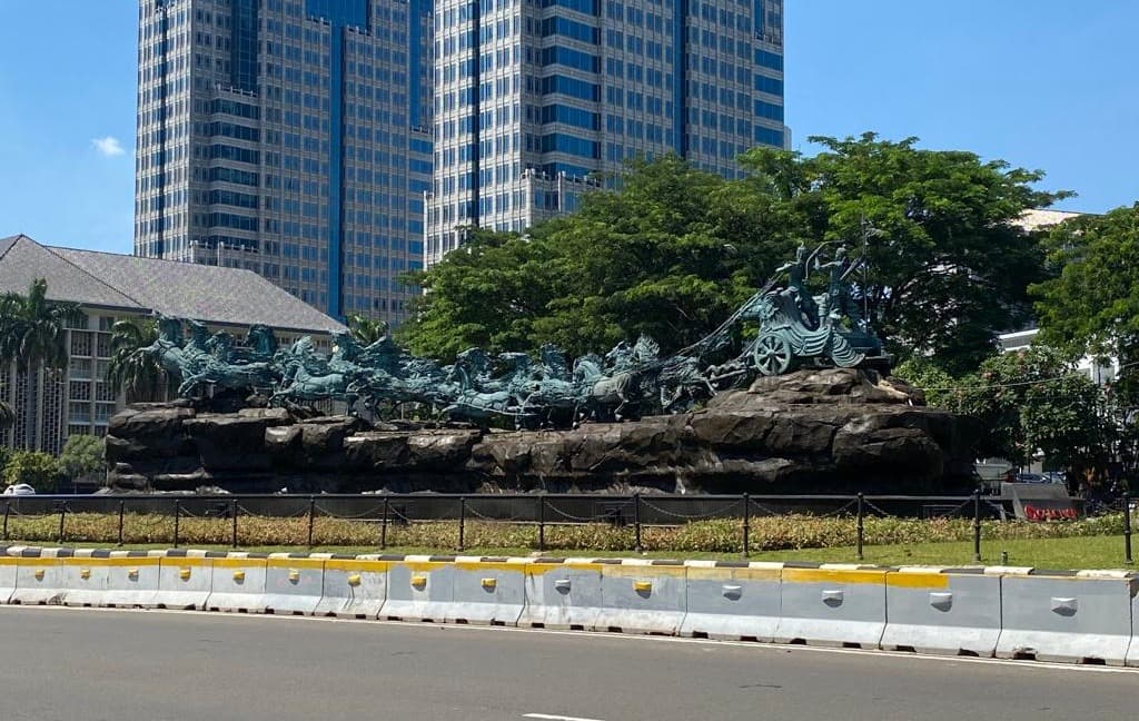 Demo Buruh di Patung Kuda, Arus Lalin ke Arah Istana Ditutup