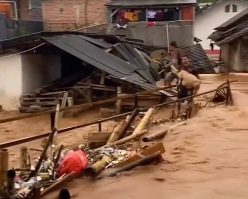 Banjir Terjang Cianjur, Ratusan Rumah Terendam