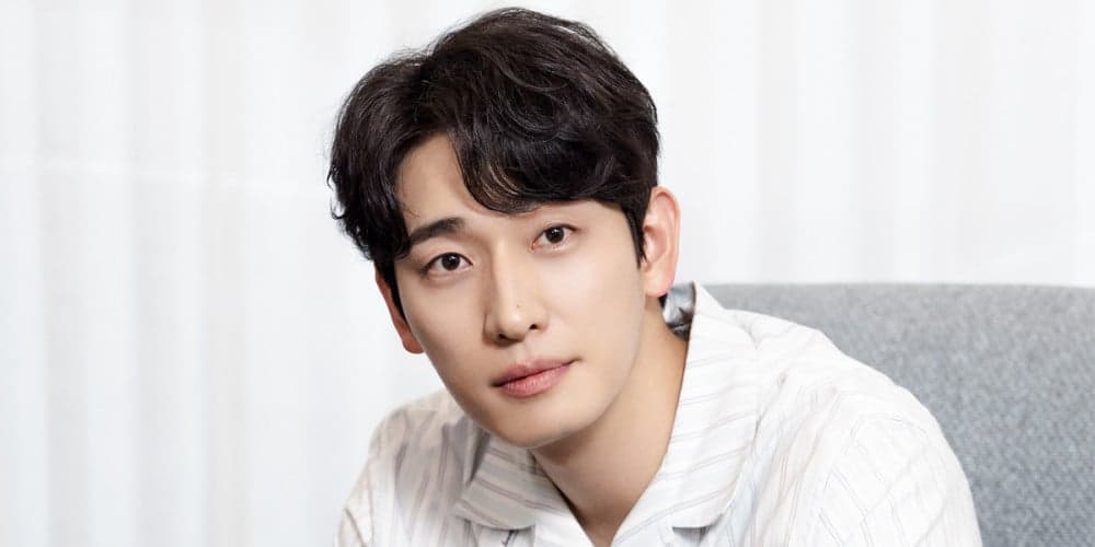 Aktor Yoon Park Umumkan akan segera Menikah dengan sang Kekasih