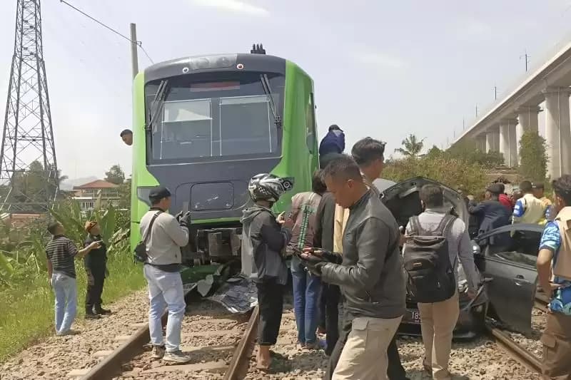 Polisi Selidiki Tabrakan Kereta Feeder vs Mobil di Bandung Barat