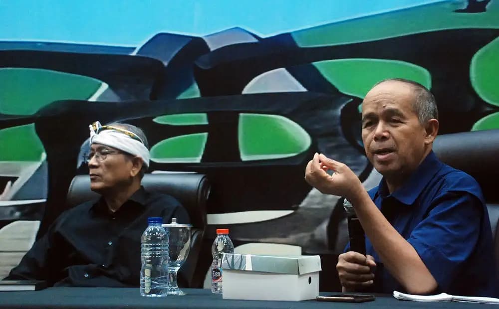 Pengamat Pendidikan, Darmaningtyas dan Direktur Rumah Literasi 45, Andreas (Foto: Dok MI/Jiani)