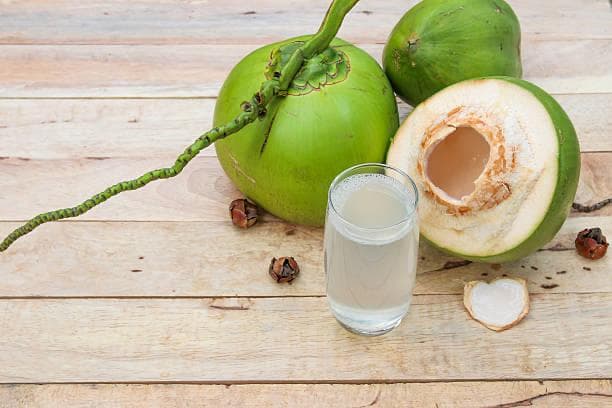 6 Manfaat Air Kelapa untuk Kesehatan
