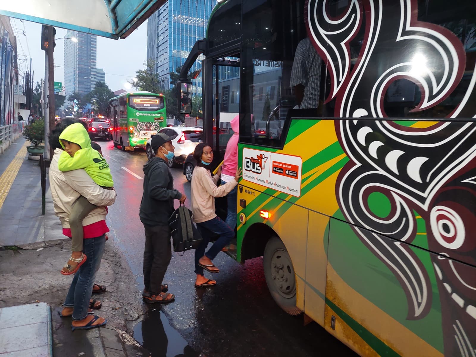 Perlu Komitmen Membangun Angkutan Umum