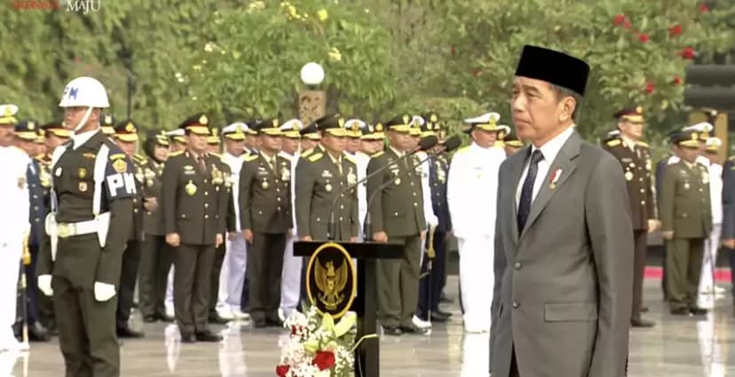 Joko Widodo Pimpin Upacara Ziarah Nasional Hari Pahlawan di TMP Kalibata