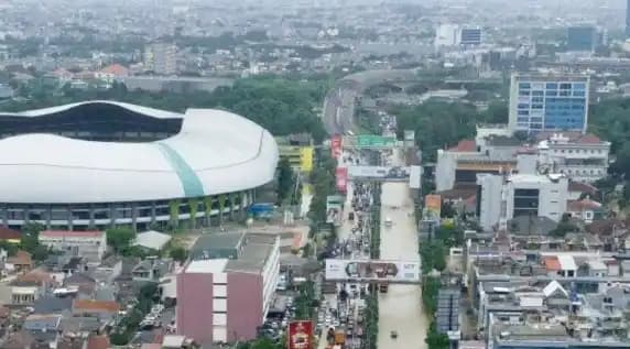 Banjir di Stadion Patriot Candrabhaga