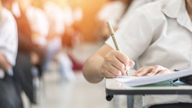 Pj Gubernur NTT Cabut Aturan Masuk Sekolah Jam 5 Pagi