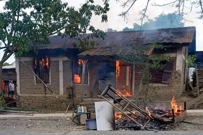 Bentrok Antaretnis di India: Korban Tewas Jadi 60 Orang, 35 Ribu Mengungsi